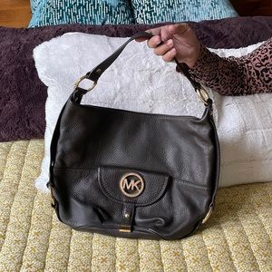 Michael Kors Leather shoulder bag.
